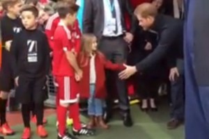 Harper Beckham met Prince Harry at the UNICEF charity football match [MyEye]
