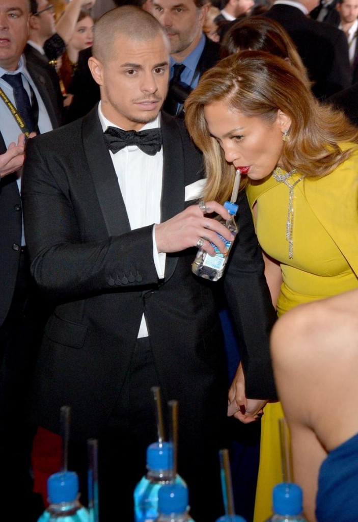 Jennifer Lopez and Casper Smart at the 2016 Golden Globes. (Photo: Getty Images)