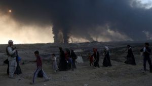  IS militants are reported to have set fire to oil wells around Mosul 