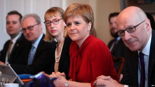  Nicola Sturgeon says the Scottish Parliament should determine the timing and wording of a second independence referendum 